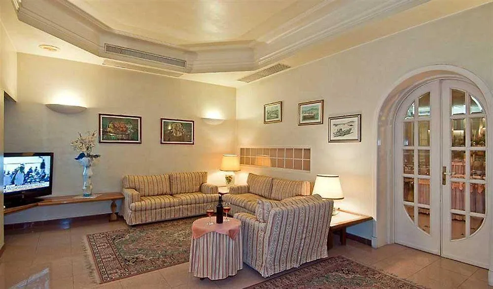 Hotel Alba Sul Mare Lido di Camaiore 3*,
