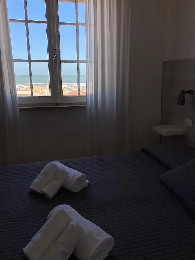 Hotel Alba Sul Mare Lido di Camaiore 3*,