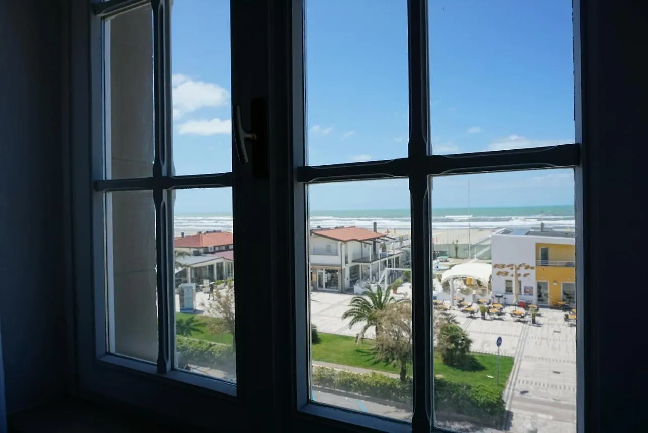 Hotel Alba Sul Mare Lido di Camaiore 3*,  Italia
