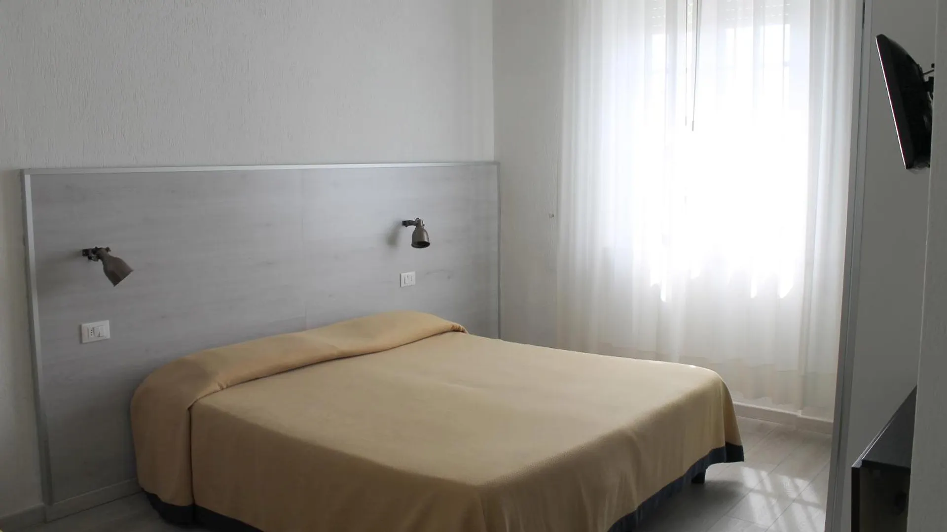 Hotel Alba Sul Mare Lido di Camaiore 3*,  Italia