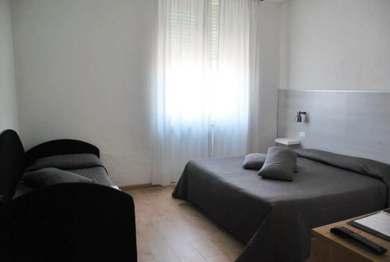 Hotel Alba Sul Mare Lido di Camaiore 3*,