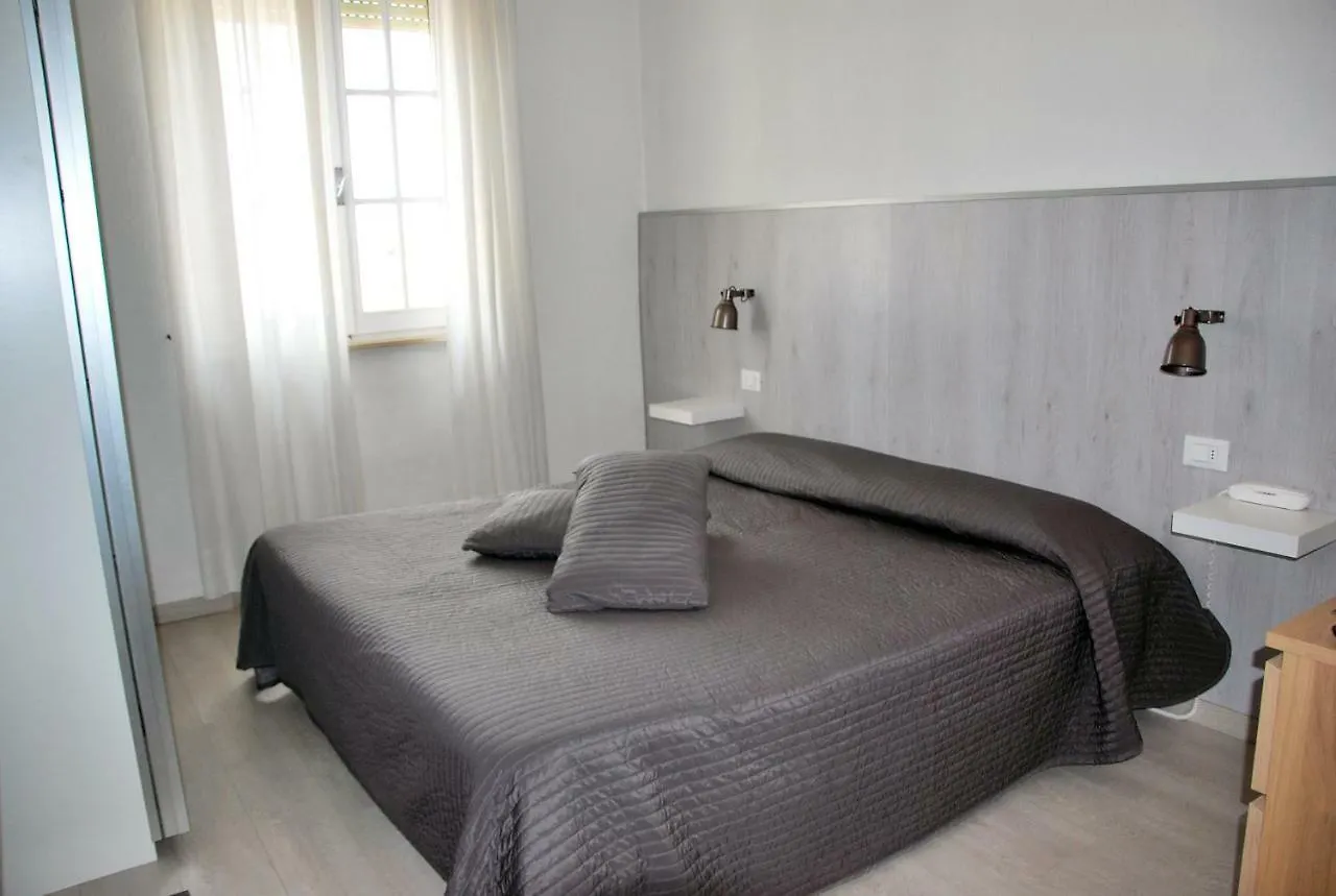 Hotel Alba Sul Mare Lido di Camaiore 3*,